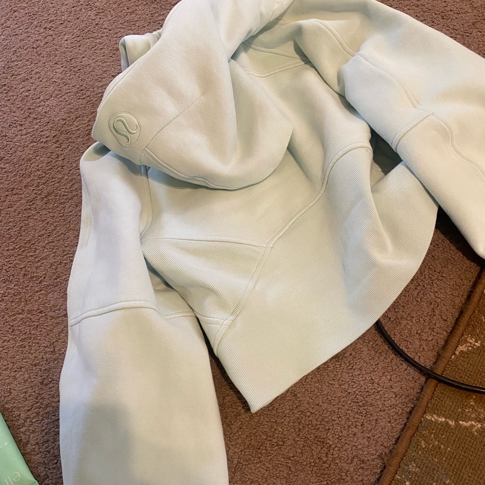 New without tags. SIZE XS/S. Color is delicate mint.